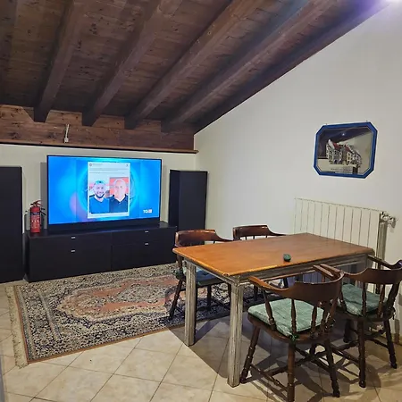 Appartamento La Casa Del Lupo Serina (Lombardy)