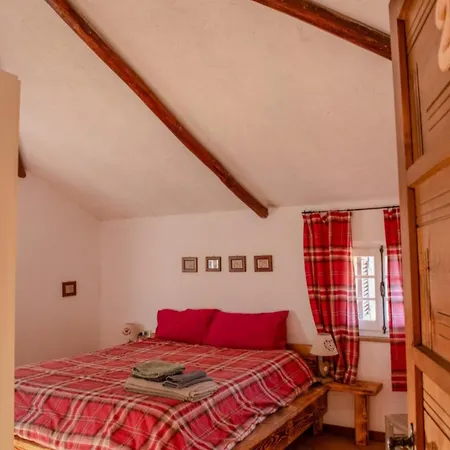 La Casa Del Lupo * Serina (Lombardy)